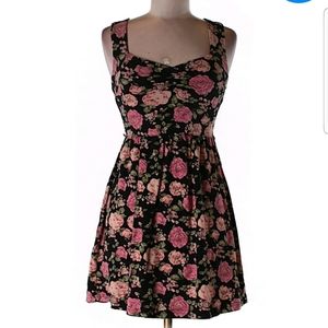 Forever 21 - GUC - Sz M - Floral Mini Dress.💜